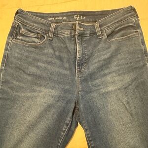Women’s curvy skinny leg jeans